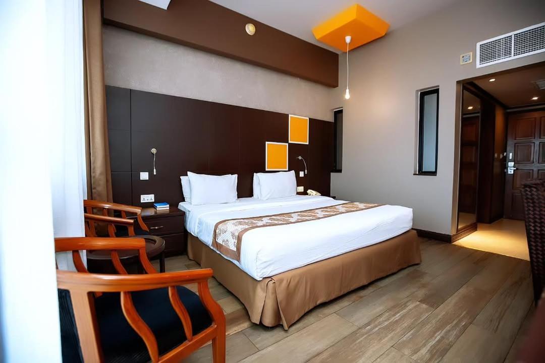 Gold Crest Hotel Mwanza Esterno foto